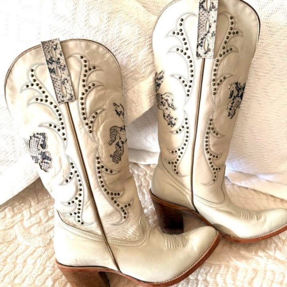 Idyllwind Cream Embroidered Pegasus snake print western cowboy boots